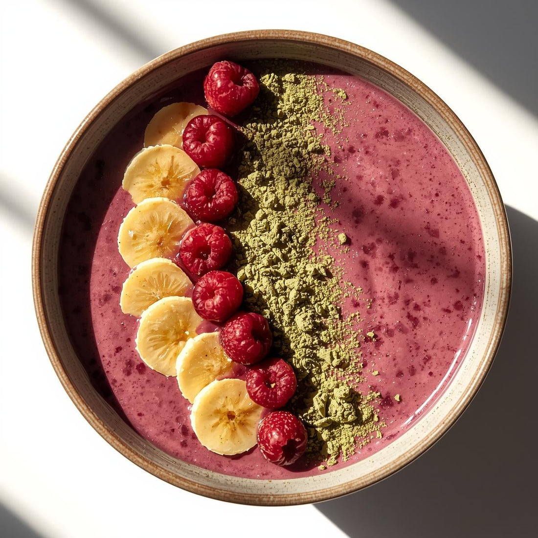 Smoothie Bowl Moringa & Fruits Rouges – Petit-déjeuner sain | Element of Earth
